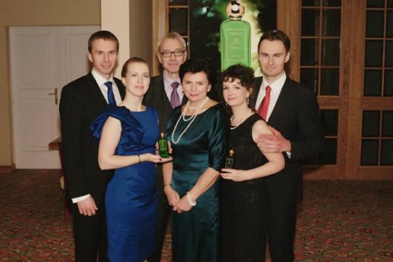 Mateusz, Joanna, Marek, Stanisława, Agnieszka i Michał Missala prezentują zapach Missala Qessence