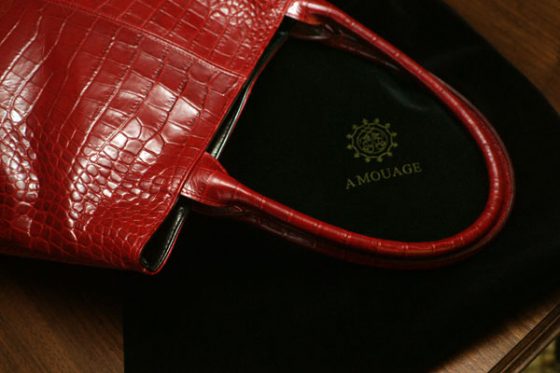 Amouage-torba-czerwona-etui-[blog.missala.pl]