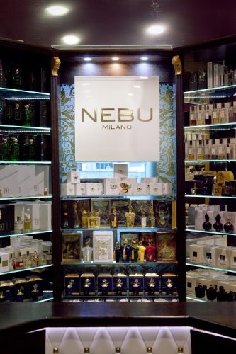 Nebu Milano w Perfumerii Quality Missala_wystawa1