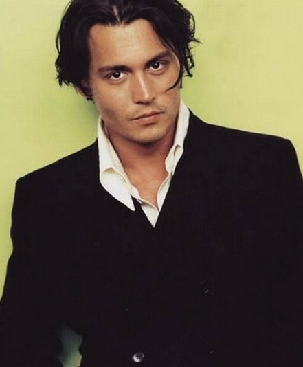 23180_johnny_depp_czarna_marynarka_biala_koszula
