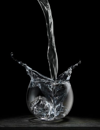 pouring-vodka-splash